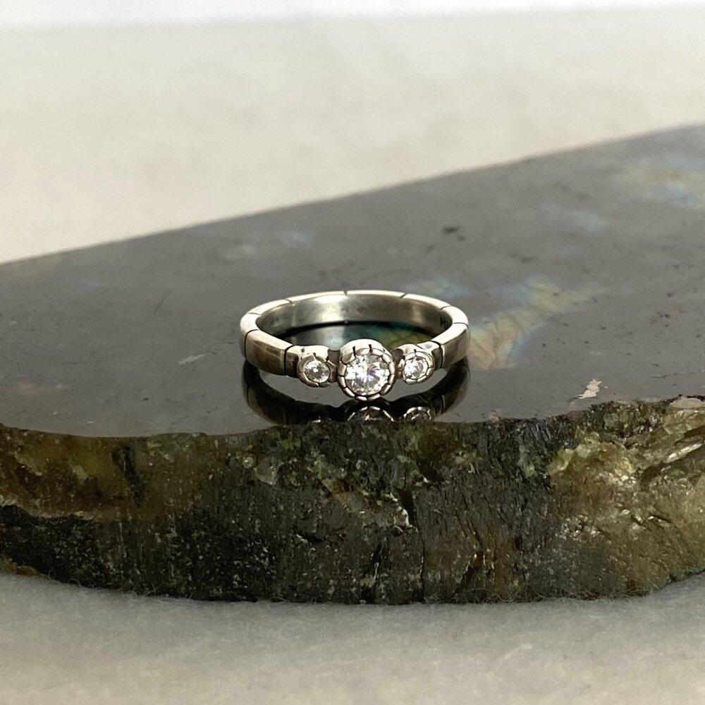 Silpada Sterling Silver 925 Dainty CZ Trio Three Stone Band Ring Sz 4.75